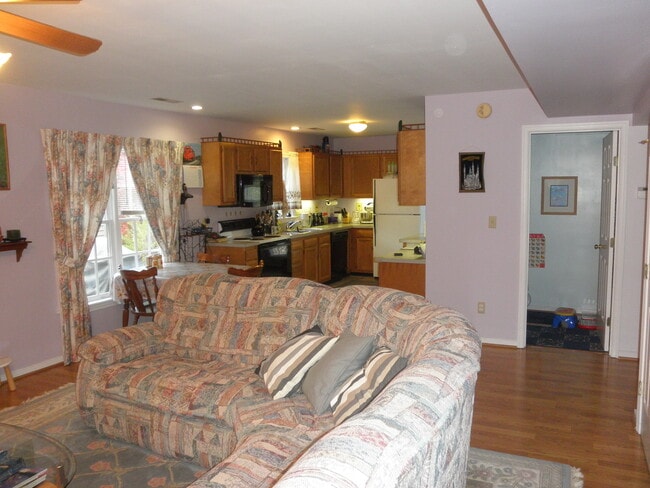 Building Photo - 1556 Stoney Creek Dr