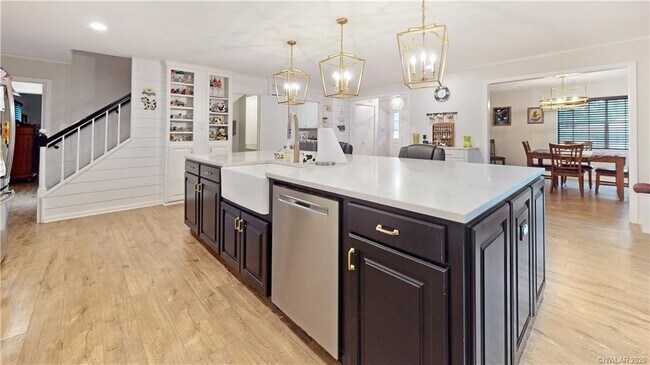 Building Photo - 1226 Manor Pl