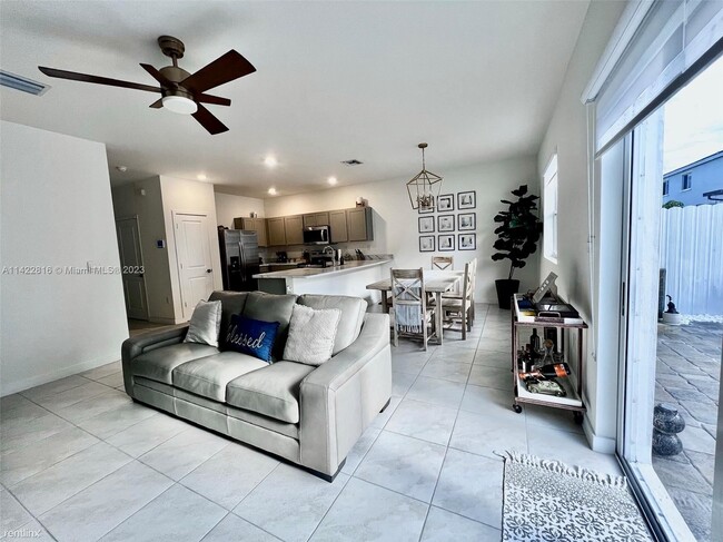 Foto del edificio - 3 br, 2.5 bath House - 1856 SE 9th Ave