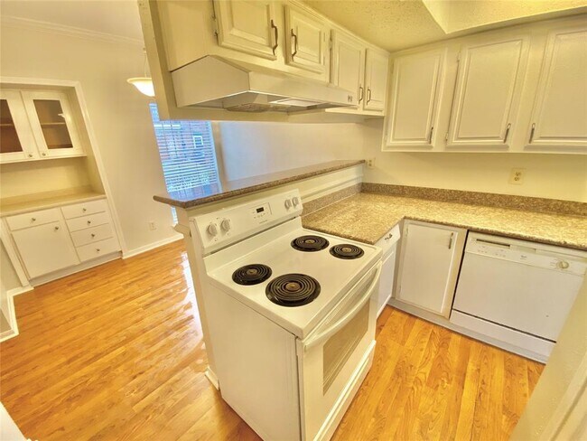 Building Photo - 7700 Creekbend Dr