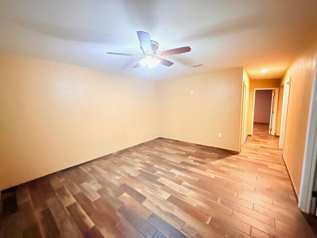 Foto del edificio - 4416 Flores Ave