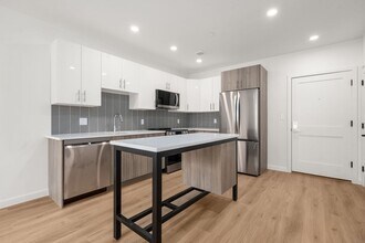 Building Photo - 40 Centre St