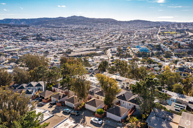 Aerial Photo - Glenridge Apartments