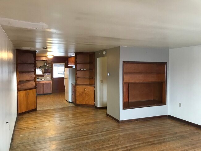 Living/Dining Room - 1323 Cemetery St