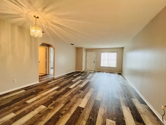 Building Photo - 352 Winter Ridge Blvd