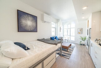 Building Photo - Aquatic @ U