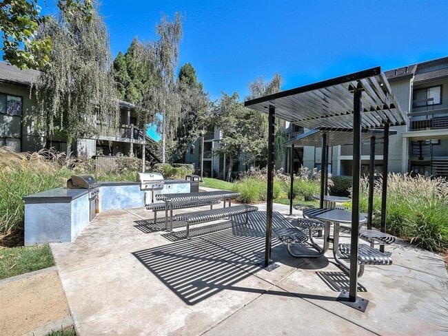 Building Photo - The Dutton Apartments