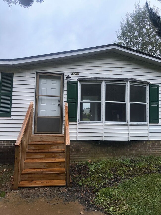 Building Photo - 4280 Sheenas Ln