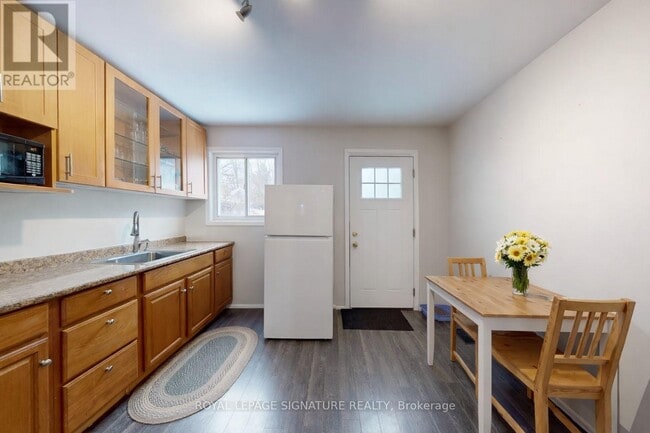 Photo du bâtiment - 117 Hampton Ave