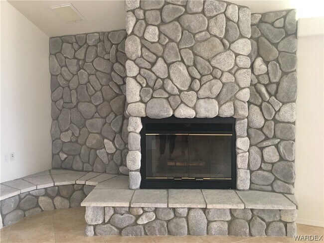 Building Photo - 2523 Country Club Dr