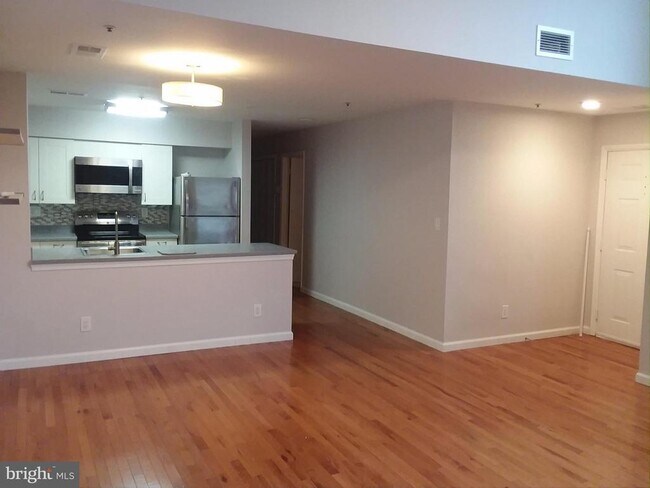 Building Photo - 13406 Shady Knoll Dr