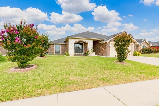 Building Photo - 2405 Coy Dr