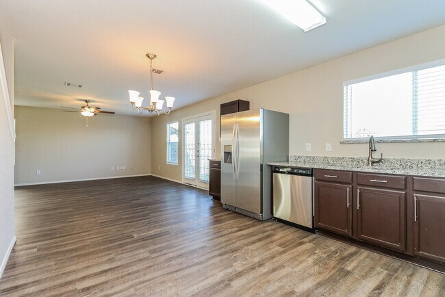 Foto del edificio - 7128 Little Mohican Dr