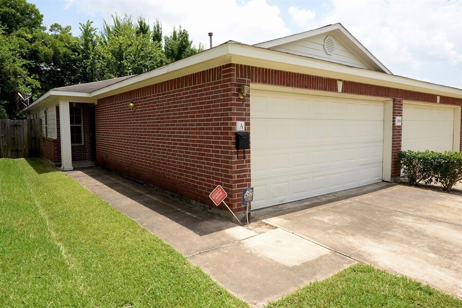Primary Photo - College Duplex ready for Move-in!
