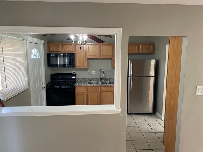 Foto del edificio - 16408 Honore Ave