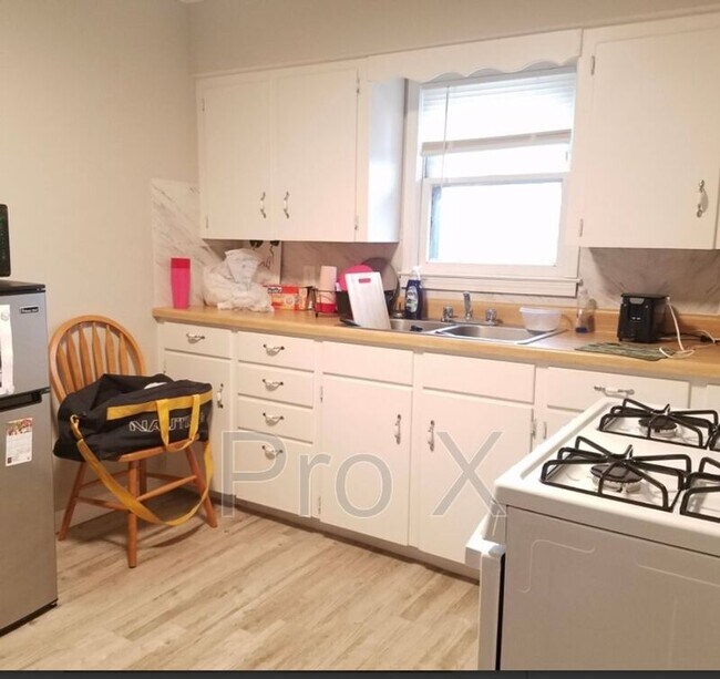 Foto del edificio - 110 W Lindburg St