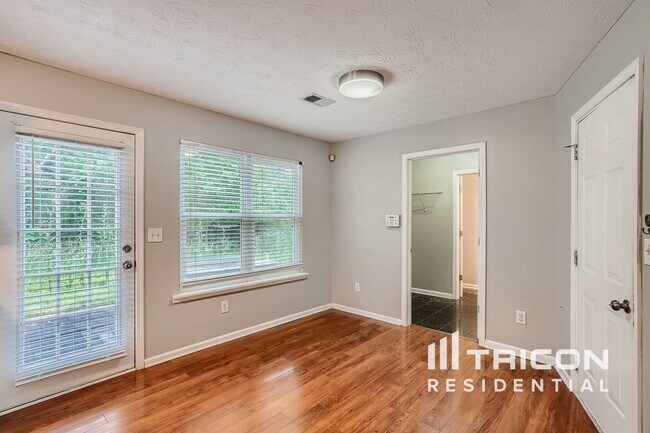 Foto del edificio - 3392 Summit Creek Ln
