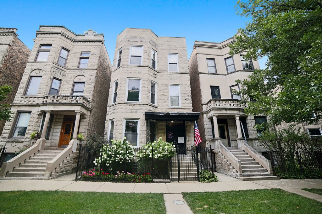 Primary Photo - 1518 N Oakley Blvd
