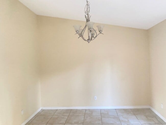 Foto del edificio - Tiled 3/2/2 available now!