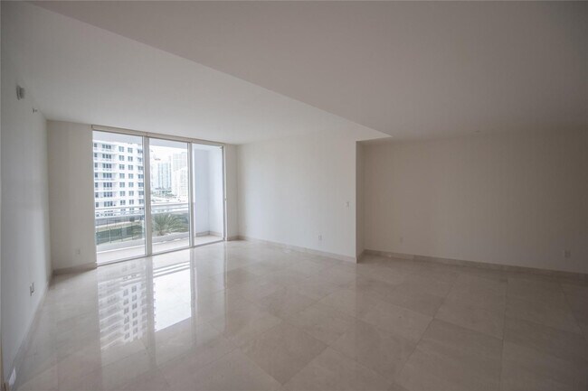 Building Photo - 901 Brickell Key Blvd