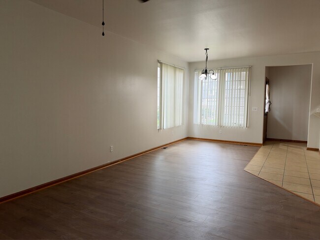 Foto del edificio - 612 Queens Ct