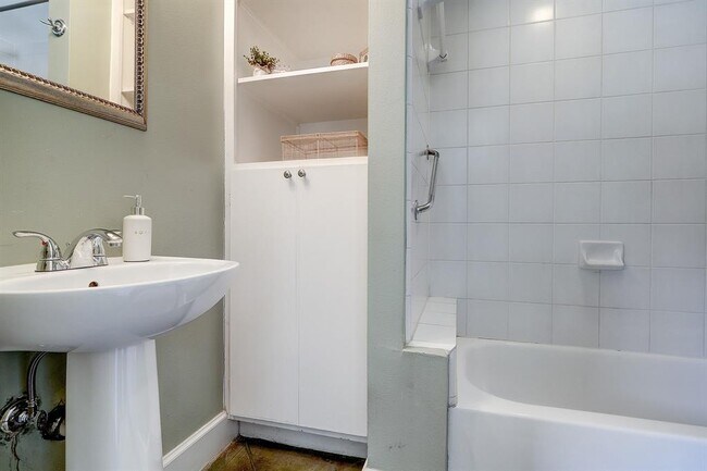 Foto del edificio - 2708 Ridgewood St