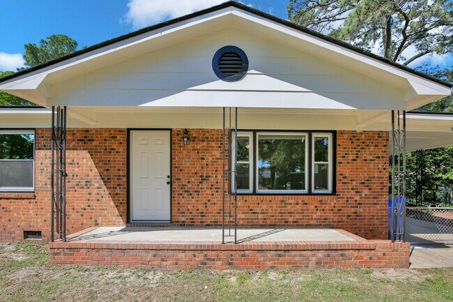 Building Photo - 1904 Shiloh Dr