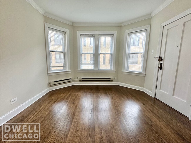 Building Photo - 3830 N Greenview Ave