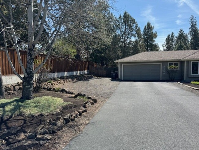 Building Photo - Single Level in the Old Farm District of P...