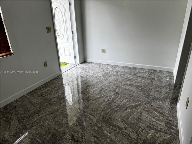 Foto del edificio - 3414 SW 25th St