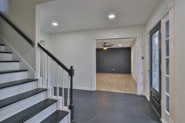 Building Photo - 610 Aldersgate Ct
