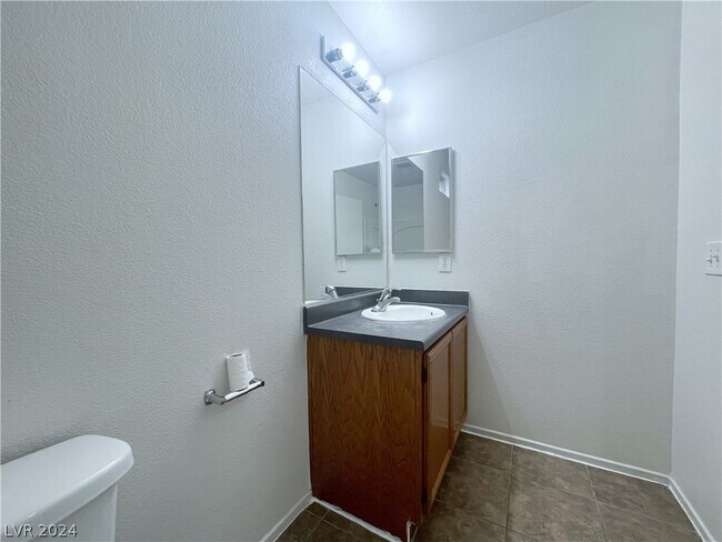 Building Photo - 1844 N Luna Alegre St