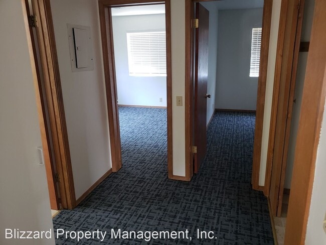 Building Photo - 169 Lupin St