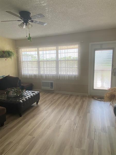 Foto principal - 161 Ventnor Dr