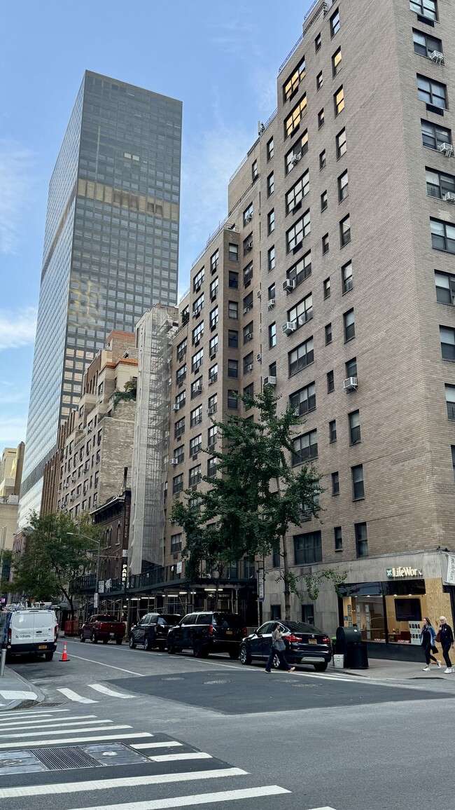 Building Photo - 140 E 56th St