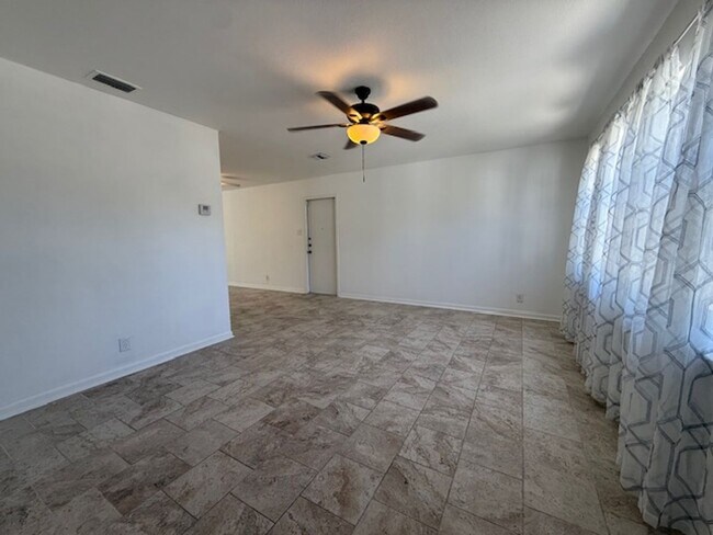 Building Photo - Huge Yard Front and Back over .39 acres 4 ...