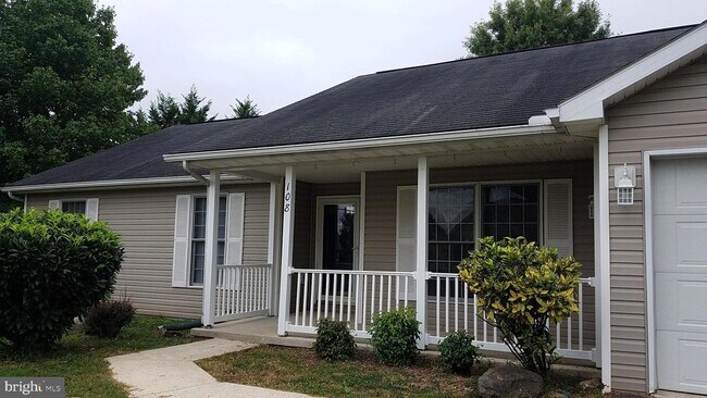 Building Photo - 108 Finch Lane