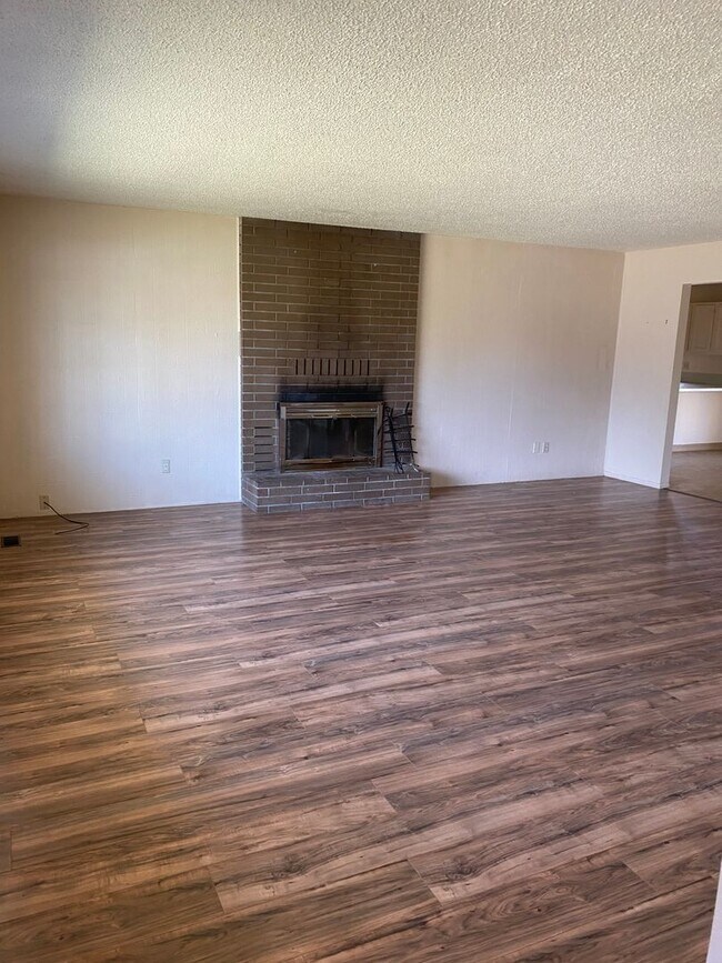 Foto del edificio - 3 bedroom 2 bath home on Climax Ave.