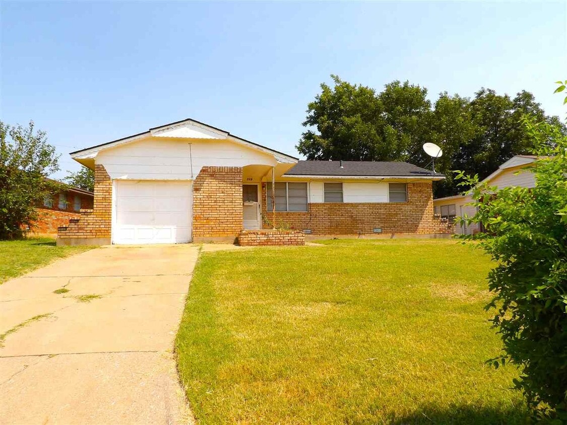 Primary Photo - 715 SW Ranch Oak Blvd