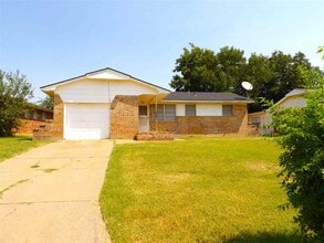 Building Photo - 715 SW Ranch Oak Blvd