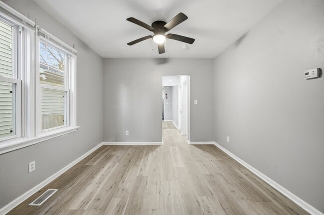 Building Photo - 243 W 32nd St