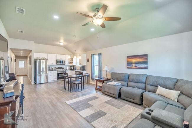 Building Photo - 6 minutes to Stargate data center