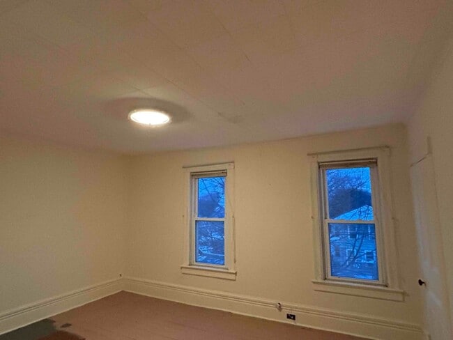 Building Photo - Spacious & Charming! Ready for your Family!!