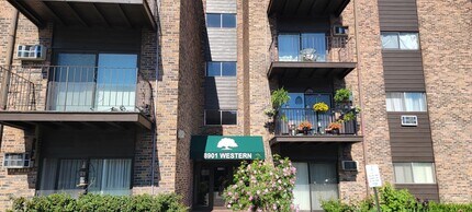 Building Photo - 8901 N Western Ave