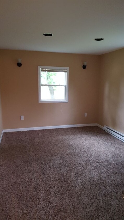 Building Photo - One Bedroom House