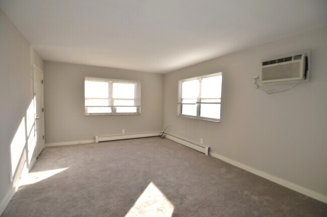 Foto del edificio - 252 Hartwell Ave