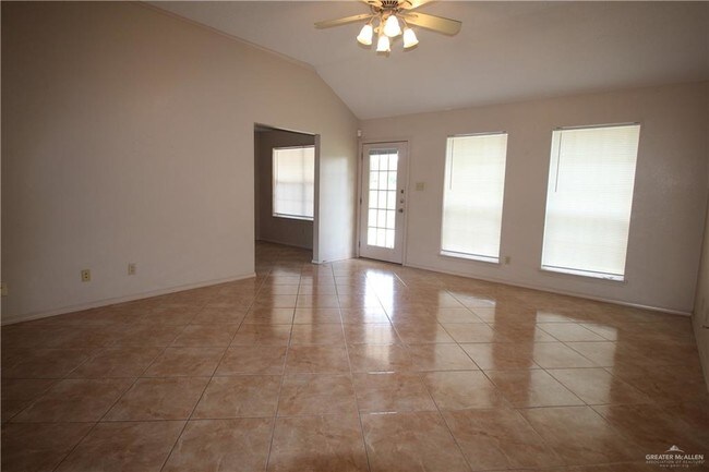 Foto del edificio - 26 Warbler Ave