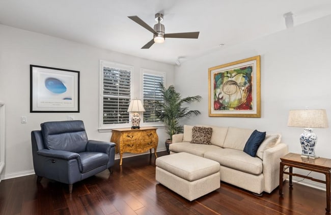Building Photo - Light & Bright 2 Bedroom, 2 Bathroom Townhome