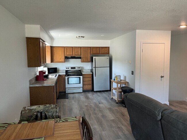 Foto del edificio - Charming Heights Condo- Half off first months rent!