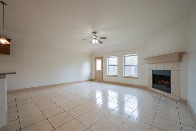 Building Photo - 1422 Julie St